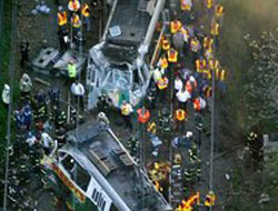 İngiltere'de tren, kamyonla çarpıştı