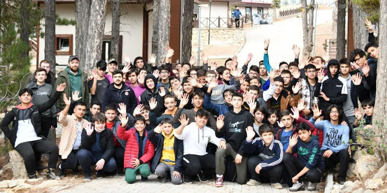 Konya Lise Medeniyet Akademisi öğrencileri Taşkent kampında
