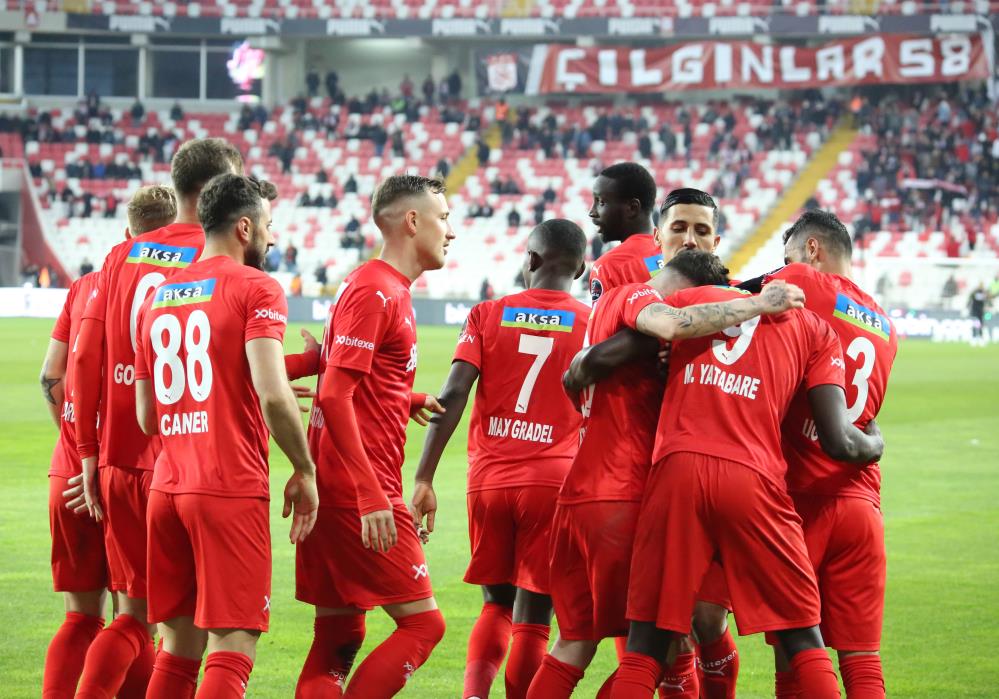 Ligin ilk haftasında Konyaspor'a mağlup olan Sivasspor 65 gün sonra kazanabildi