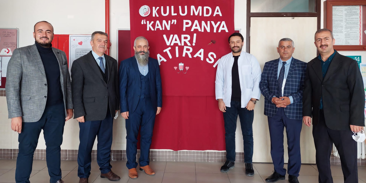 Meram Yavuz Sultan Selim Ortaokulu'ndan Kızılay'a kan bağışı