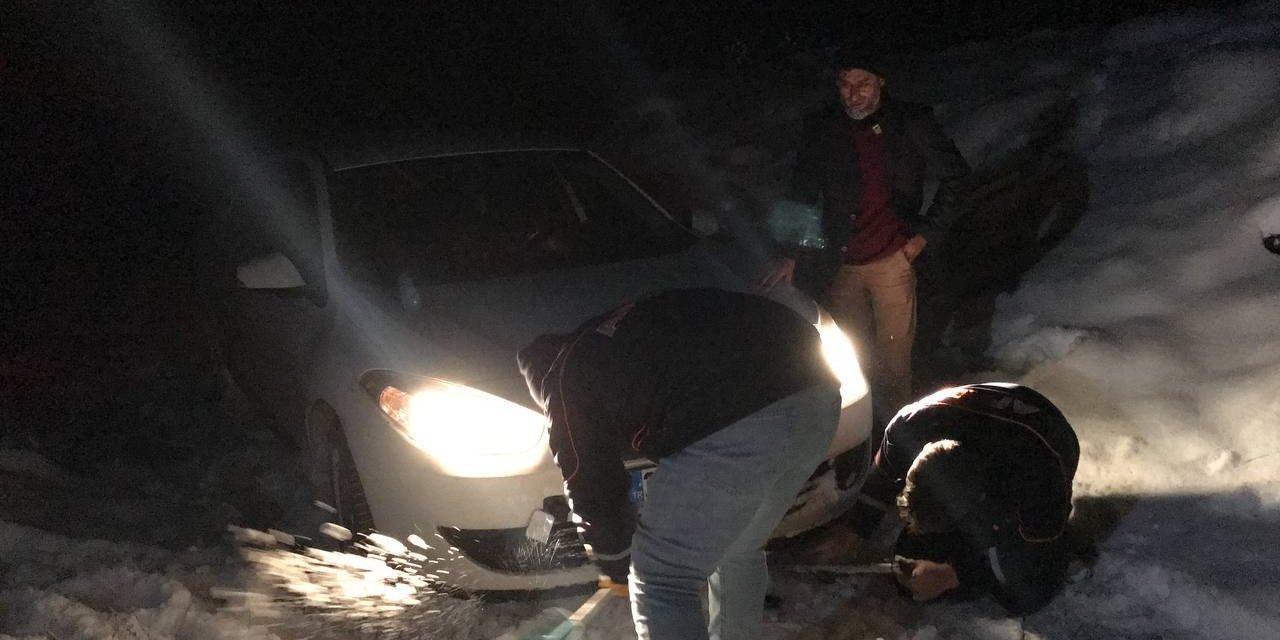 Karda mahsur kalan şahsın imdadına AFAD yetişti