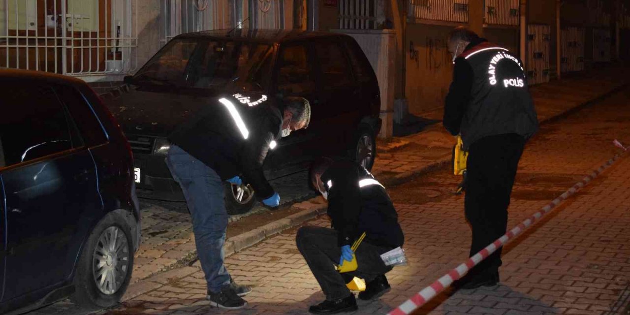 İki grup sokak ortasında kapıştı! Bıçaklı kavgada 1 kişi yaralandı