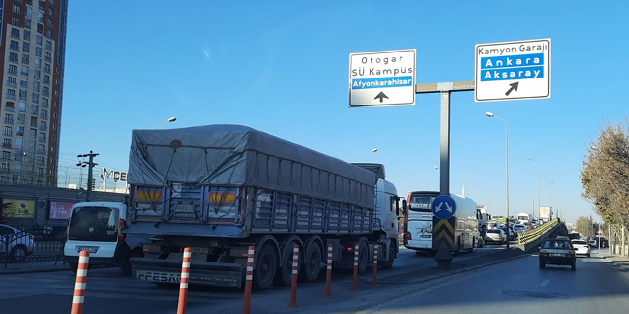 Selçuklu Köprülü kavşağı üzerinde yine kaza! Trafik felç oldu
