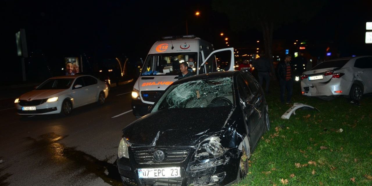 Antalya'da feci kaza! 1'i çocuk 3 yaralı
