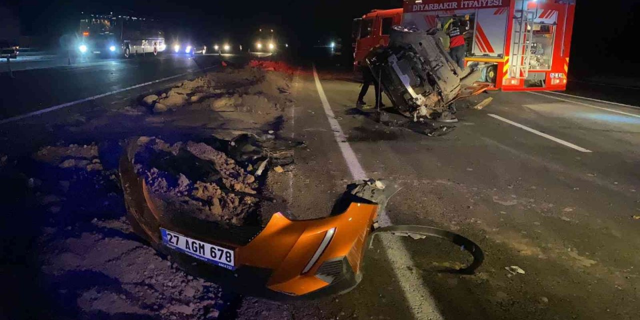 Taklalar atan otomobilde emniyet kemeri takmayan kadın öldü! 3 ağır yaralı