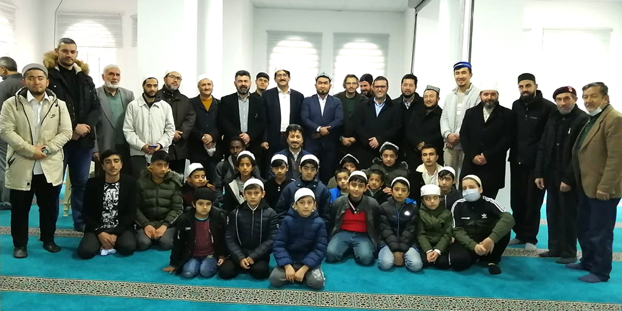 Konya'da uluslararası öğrenciler Kur’an-ı Kerim-i güzel okumak için yarıştı!