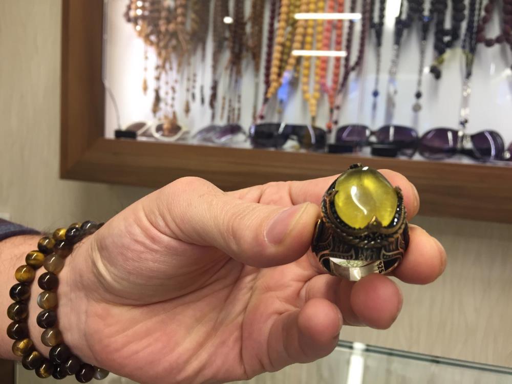 Pinus Succinifera ağacının reçinesi kehribar guatr, astım, bronşit ve deri hastalıklarına iyi geliyor