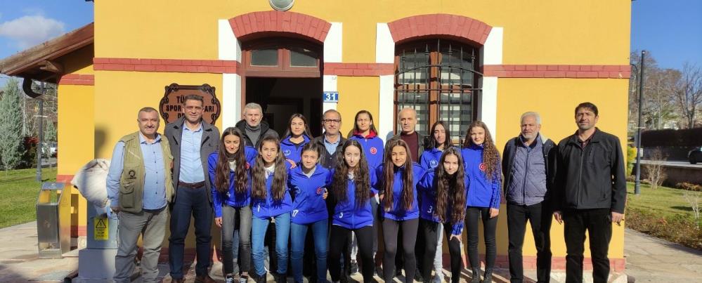 Konya İdmanyurdu bayan futbol takımından TSYD'ye ziyaret