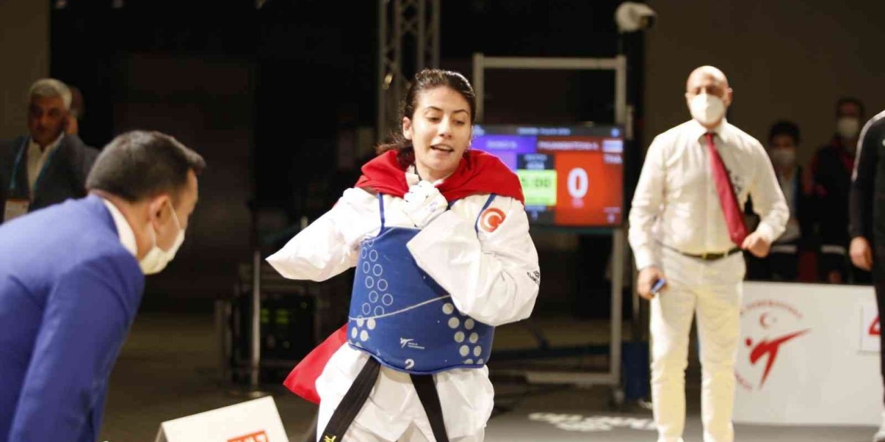 Milli Taekwondocu Meryem Betül Çavdar dünya şampiyonu oldu