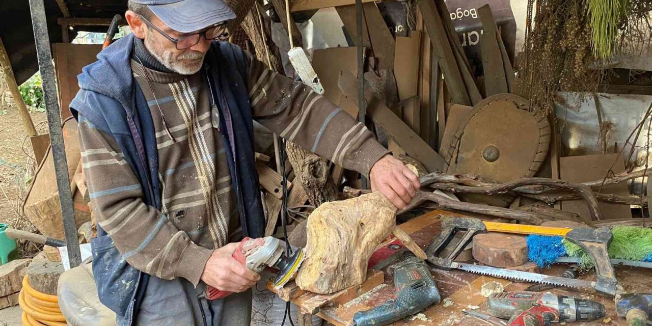 İşsiz kalan aşçıbaşı yeteneğini keşfetti! Çürük ağaçları sanat eserine dönüştürüyor