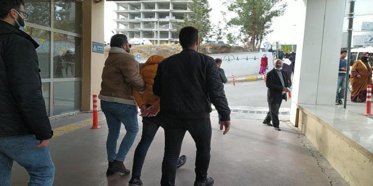 Evlilik teklifine olumsuz yanıt aldı 22 yaşındaki genç kızı sokak ortasında bıçaklayıp öldürdü