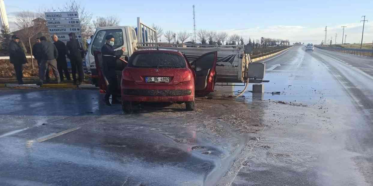 Konya - Aksaray yolunda kaza! Sütler yola saçıldı 2 yaralı