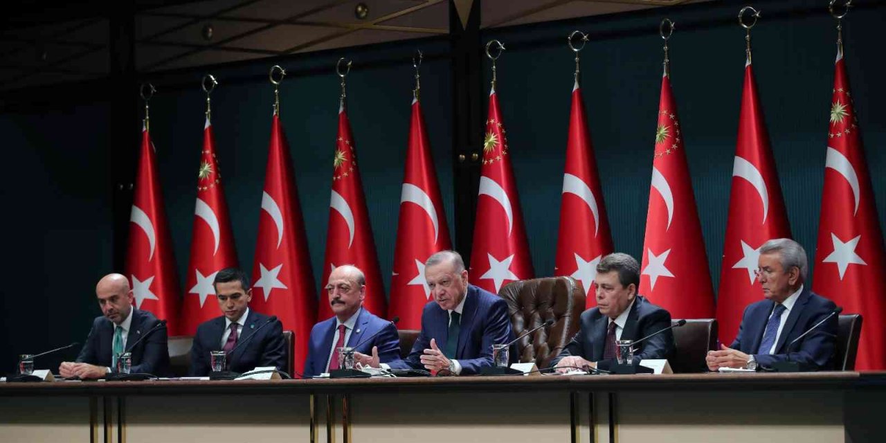 Cumhurbaşkanı Erdoğan'dan 2022 yılı asgari ücret açıklaması! En alt rakam 4 bin 250 lira olacak