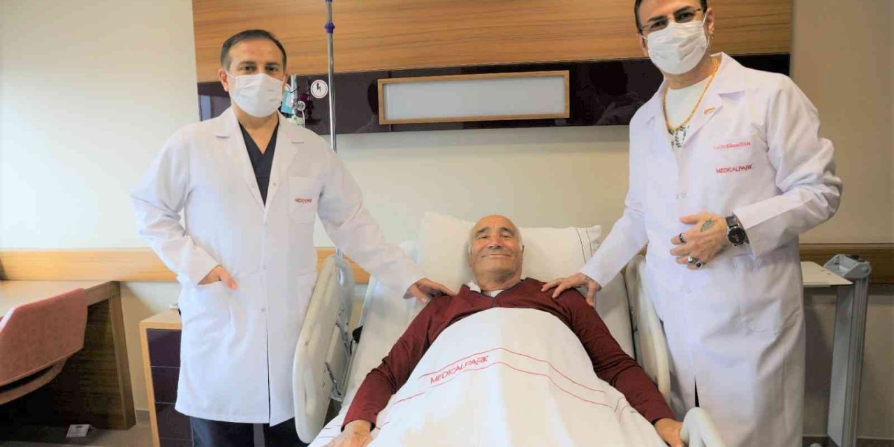 Sık sık bayılıyordu! Yaşlı adam yapay damarla sağlığına kavuştu