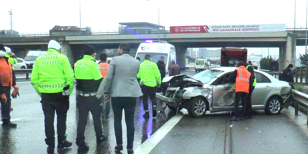 Otoyolda feci kaza! 2 yayaya otomobil çarptı: 3 ağır yaralı