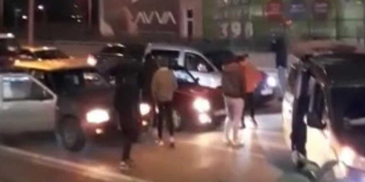 Magandalar yine sahnede! Bursa'da yol kapatıp eğlendiler