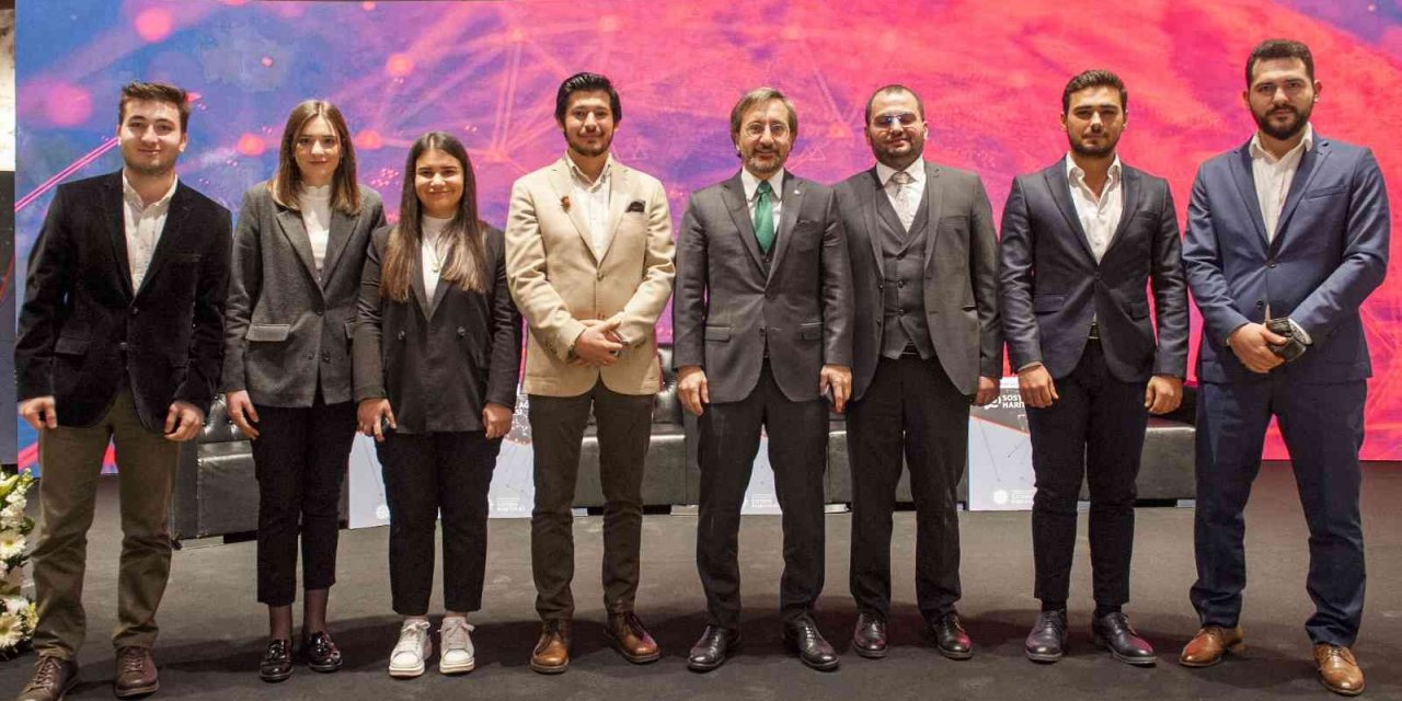 İletişim Başkanı Altun sosyal ağ kullanımı ile ortaya çıkan sorun ve tehditlere dikkat çekti