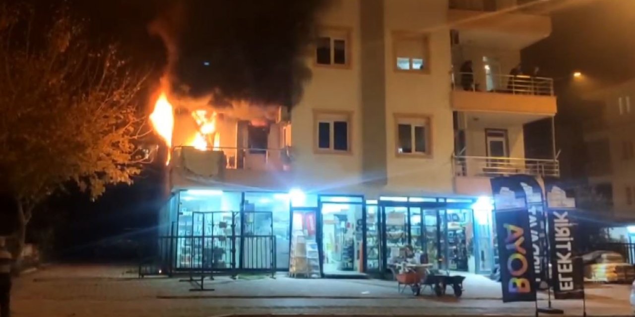Üç katlı apartmanda yangın! Vatandaşlar büyük korku yaşadı