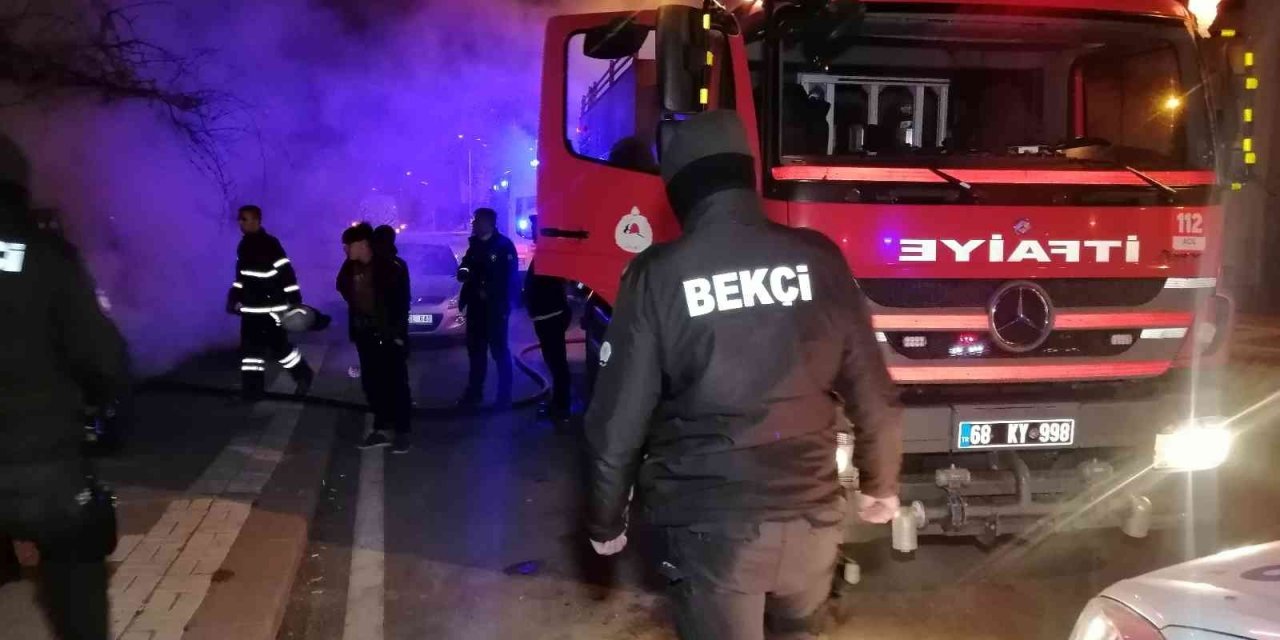 Aksaray'da evin odunluğunda çıkan yangın paniğe neden oldu