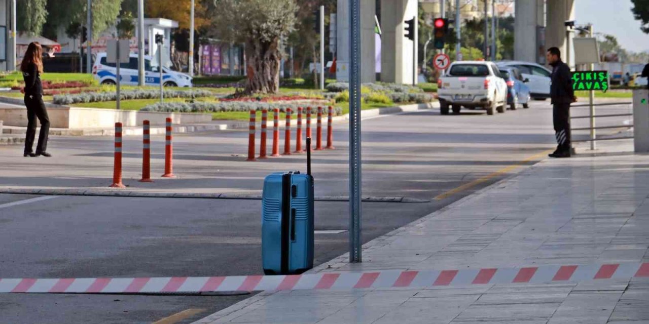 Antalya'da bomba paniği yaşandı! Patlamadan hemen önce gelip aldı