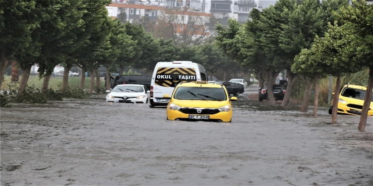Meteoroloji ‘kırmızı’ kodla uyardı! 3 ilçede okullar tatil edildi