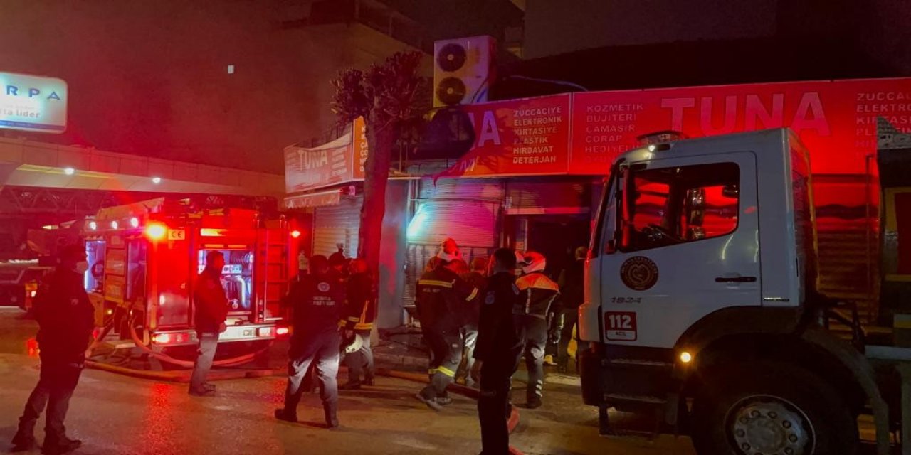 Alışveriş merkezinde korkutan yangın