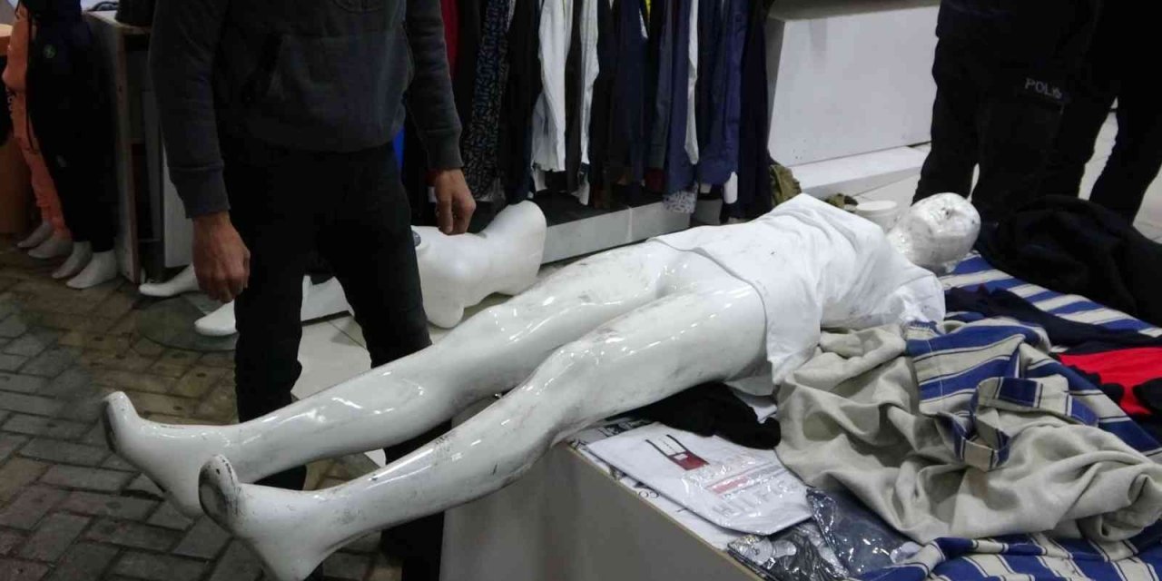 Antalya bu soygunu konuşuyor: Mankenin üstünü bile çıkardılar