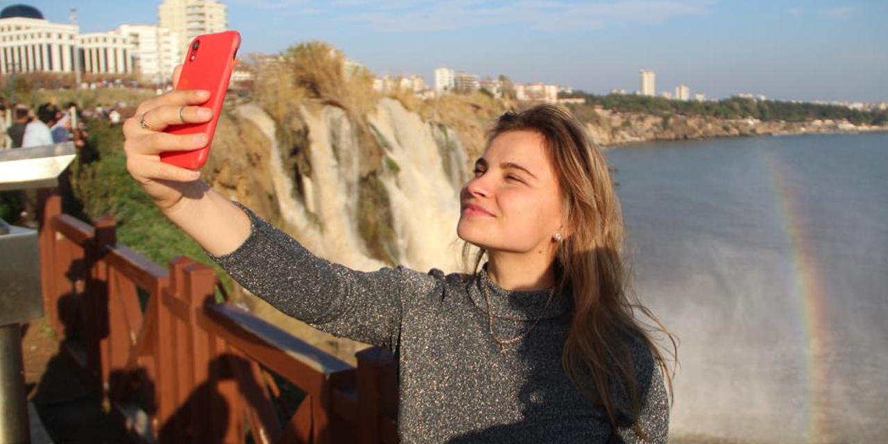 Görenler şaşkına döndü! Düden çamur çağladı