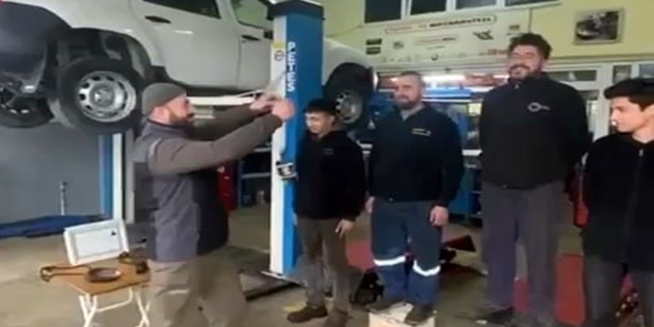 Oto tamirhanesinde gülümseten görüntü! En iyi çalışanını böyle seçti