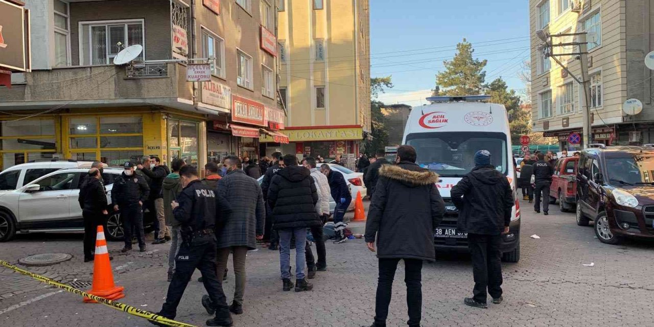Şehir Teksas'ı andırdı: Kayseri'de sokak ortasında cinayet! 2 kişi öldü