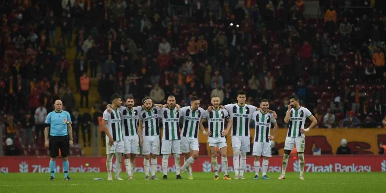 Galatasaray'ı Türkiye Kupası'ndan eleyen Denizlispor'da 15 kişi corona virüsüne yakalandı