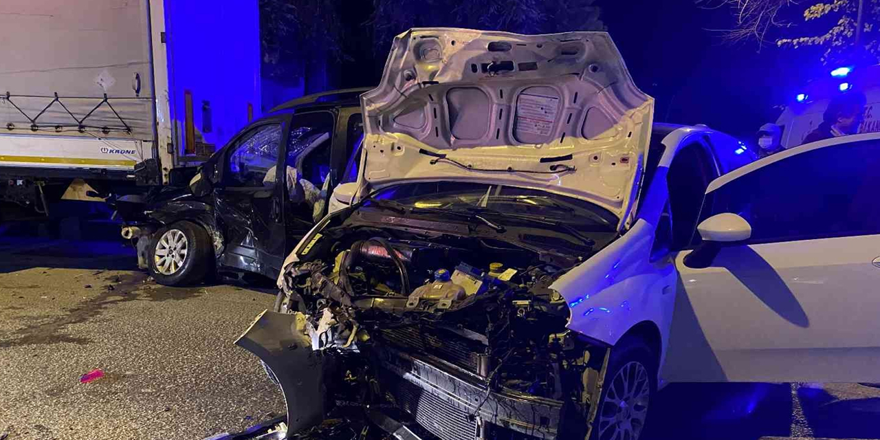 Mahalleli tırlardan şikayetçi! Yine kaza oldu