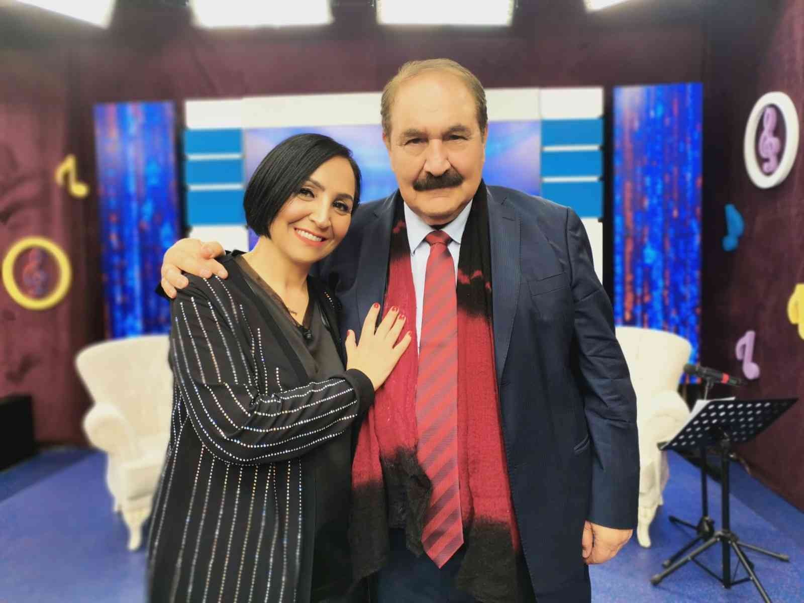 3. doz aşısını olan Halk Ozanı Hilmi Şahballı ve Türk Halk Müziği Sanatçısı kızı Nurgül Şahballı koronavirüse yakalandı