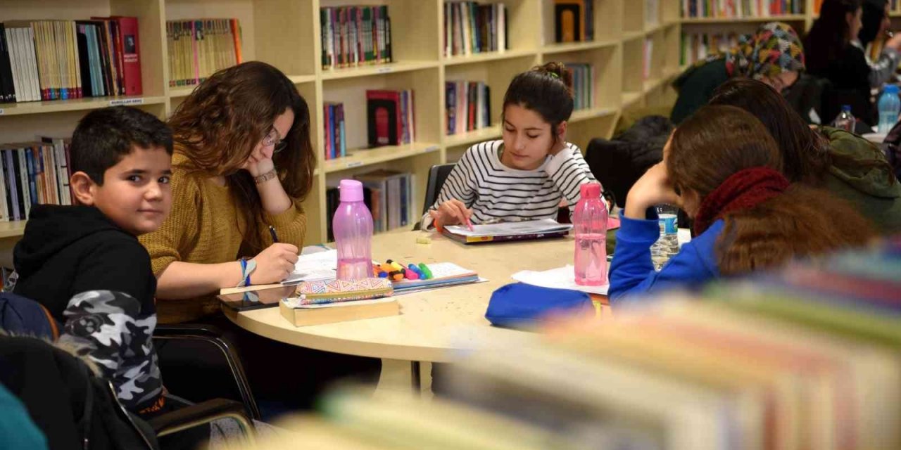 Konya'dan Türkiye’ye örnek! Selçuklu Şehir Kütüphanesi gün sayıyor