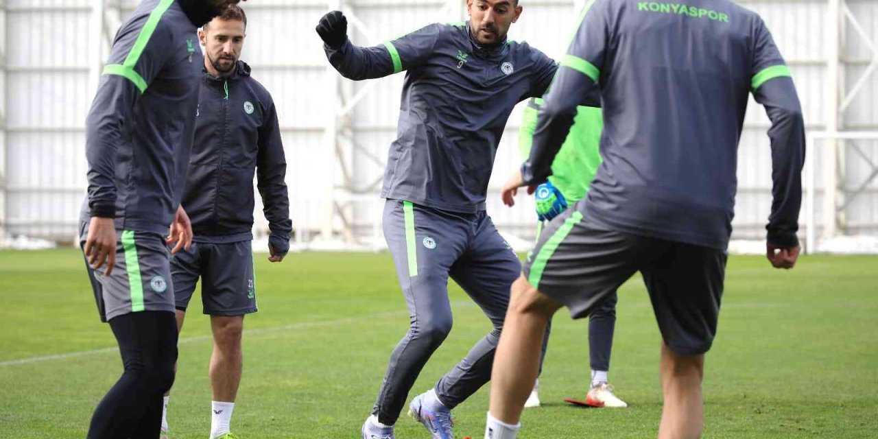 İlhan Palut imzayı attı antrenmana çıktı