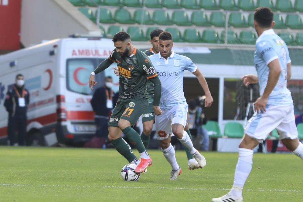 Alanyaspor Başakşehir'le berabere kaldı durum Konyaspor'a yaradı: Hem Ömer Ali yok hem puan farkı korundu