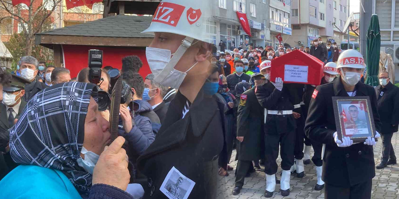 Şehit Er Ertuğrul Ulupınar'ı binlerce kişi uğurladı