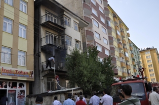 4 katlı binada çıkan yangın korkuttu