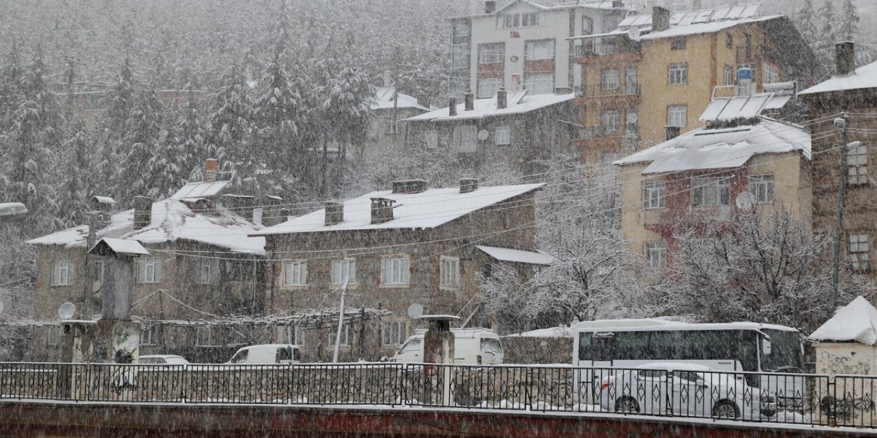 Meteoroloji'nin tahminleri tuttu: Konya'ya kar yağıyor