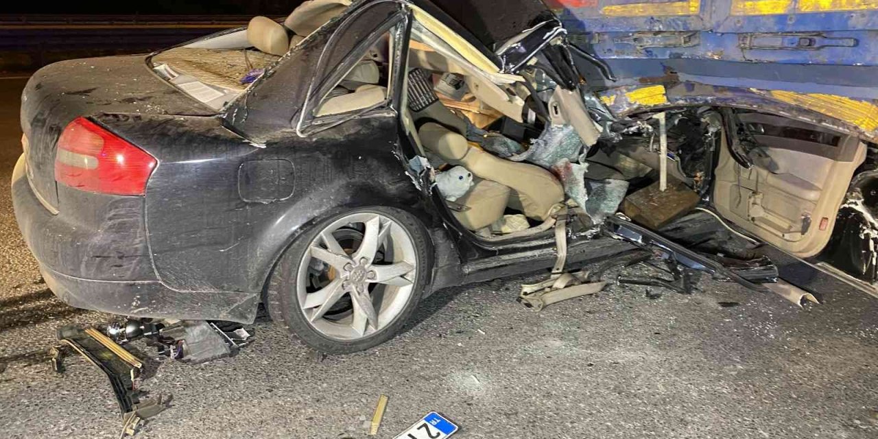 Yine sürat yine aynı tür kaza: Dorse havaya kalktı