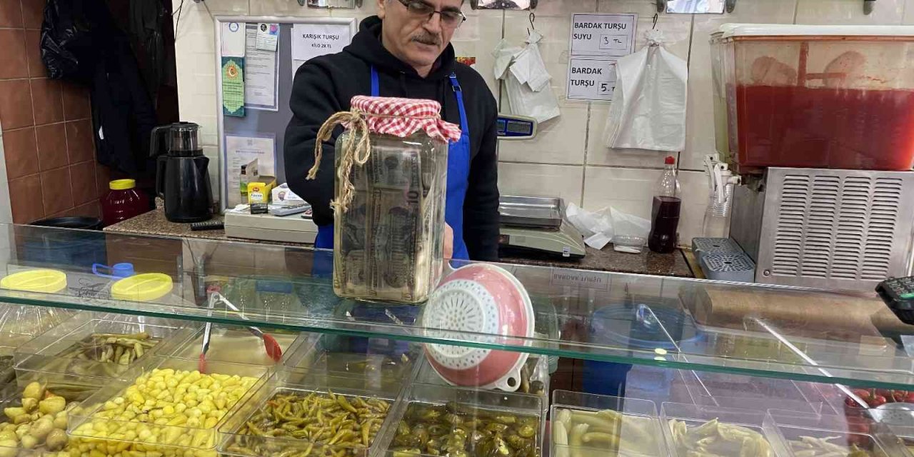 Bunun ancak turşusu olur dedi ve doların turşusunu kurdu