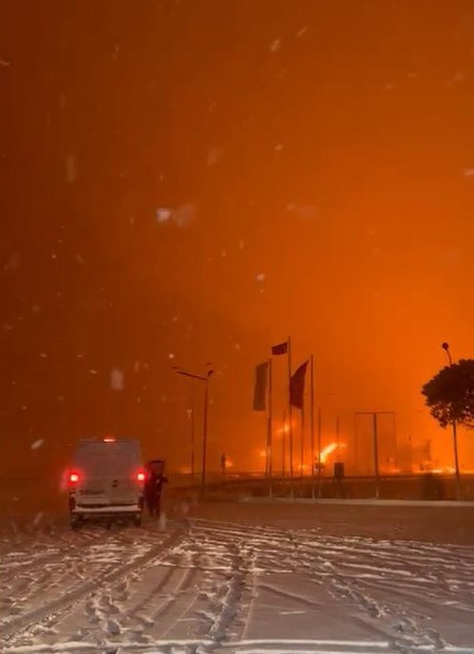Kahramanmaraş'ta gökyüzü kıpkırmızı oldu! Petrol boru hattında yangın