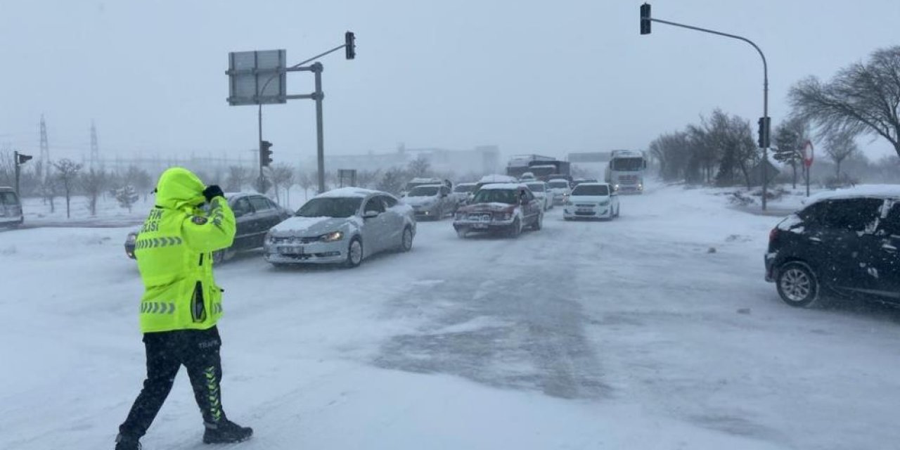 Karayollarından son dakika açıklaması! İşte il il Türkiye'de kapalı yollar