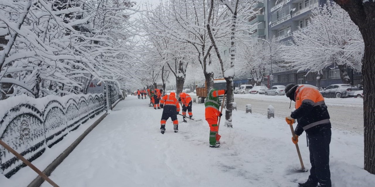 Konya'da yoğun kar mücadelesi! Ana arterler açık