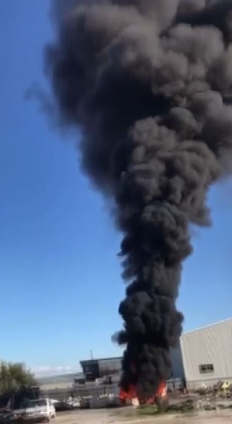 Antalya'da büyük yangın! Gökyüzü simsiyah oldu