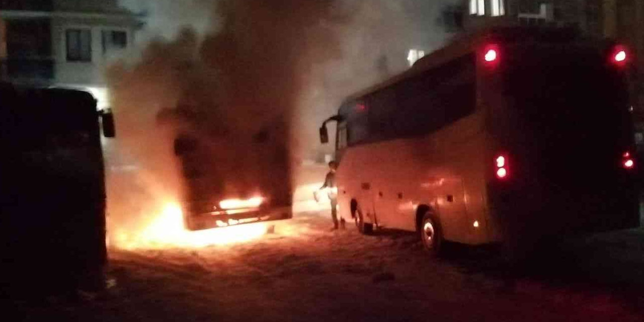 Konya Ereğli'de midibüs alev alev yandı