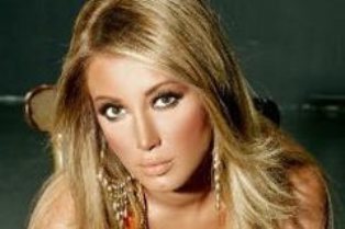 Ünlü şarkıcı dünya evine girdi