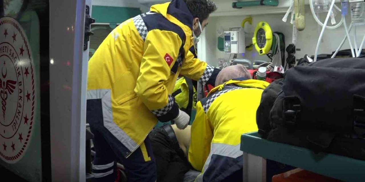 Aksaray'da sırtından bıçaklanan genç ağır yaralandı