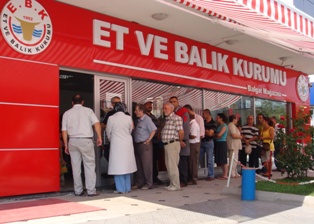 Kuyruklar uzayıp et yetmeyince...
