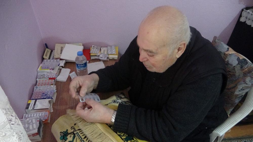 Uşak'ta 15 yıl önce 10 yıl evli kaldığı karısından boşanan adamın nafaka zulmü sürüyor